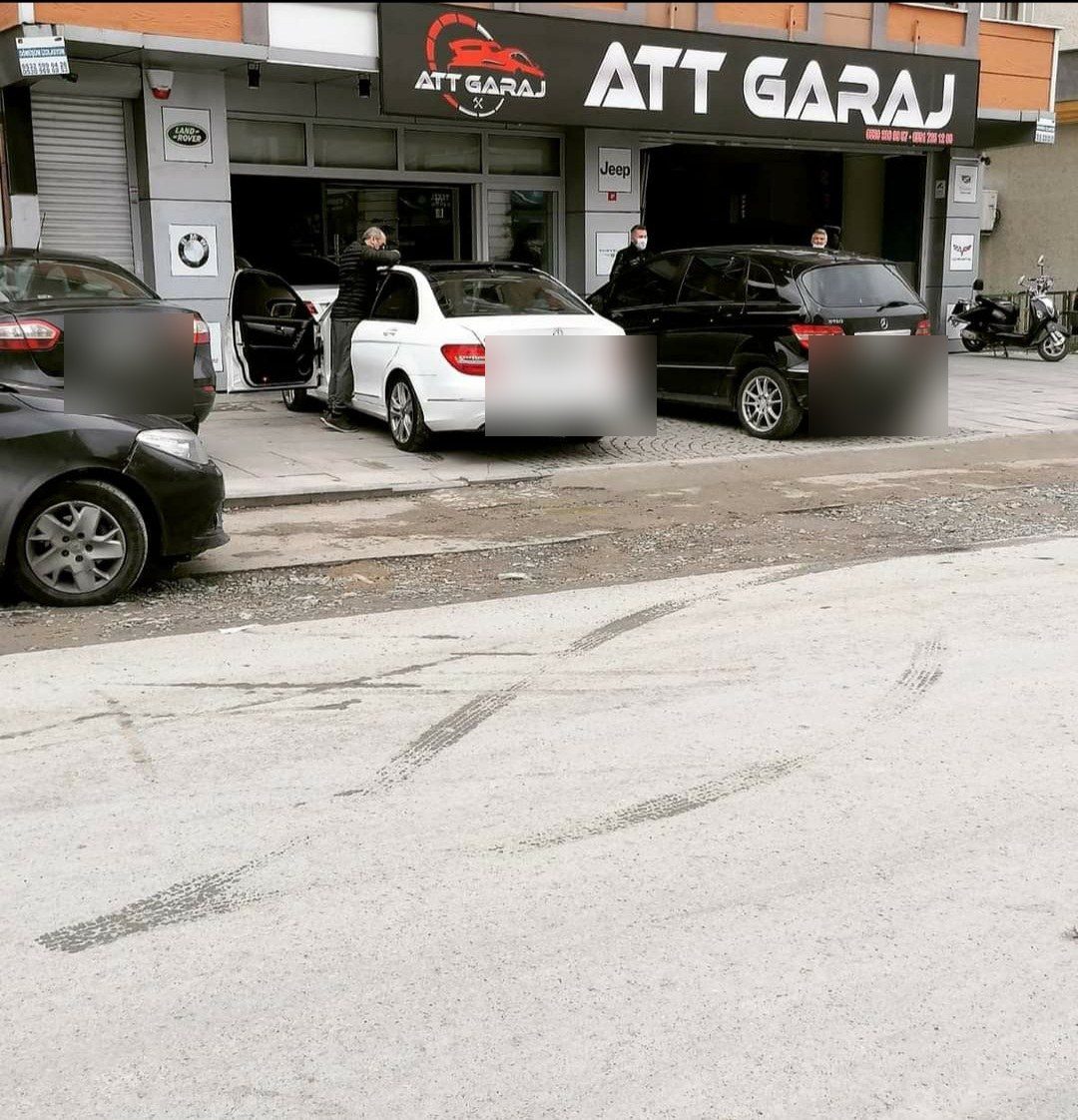 ATT Garaj tabelası ve servis önü, Tevfik Fikret Caddesi Ataşehir