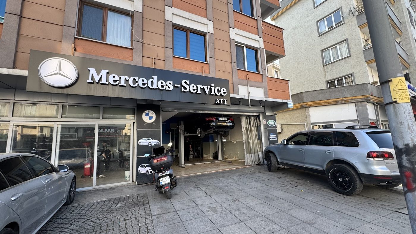 ATT Mercedes-Service cephesi, Küçükbakkalköy Ataşehir